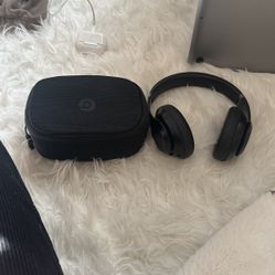 BEATS STUDIO PROS MINT CONDITION