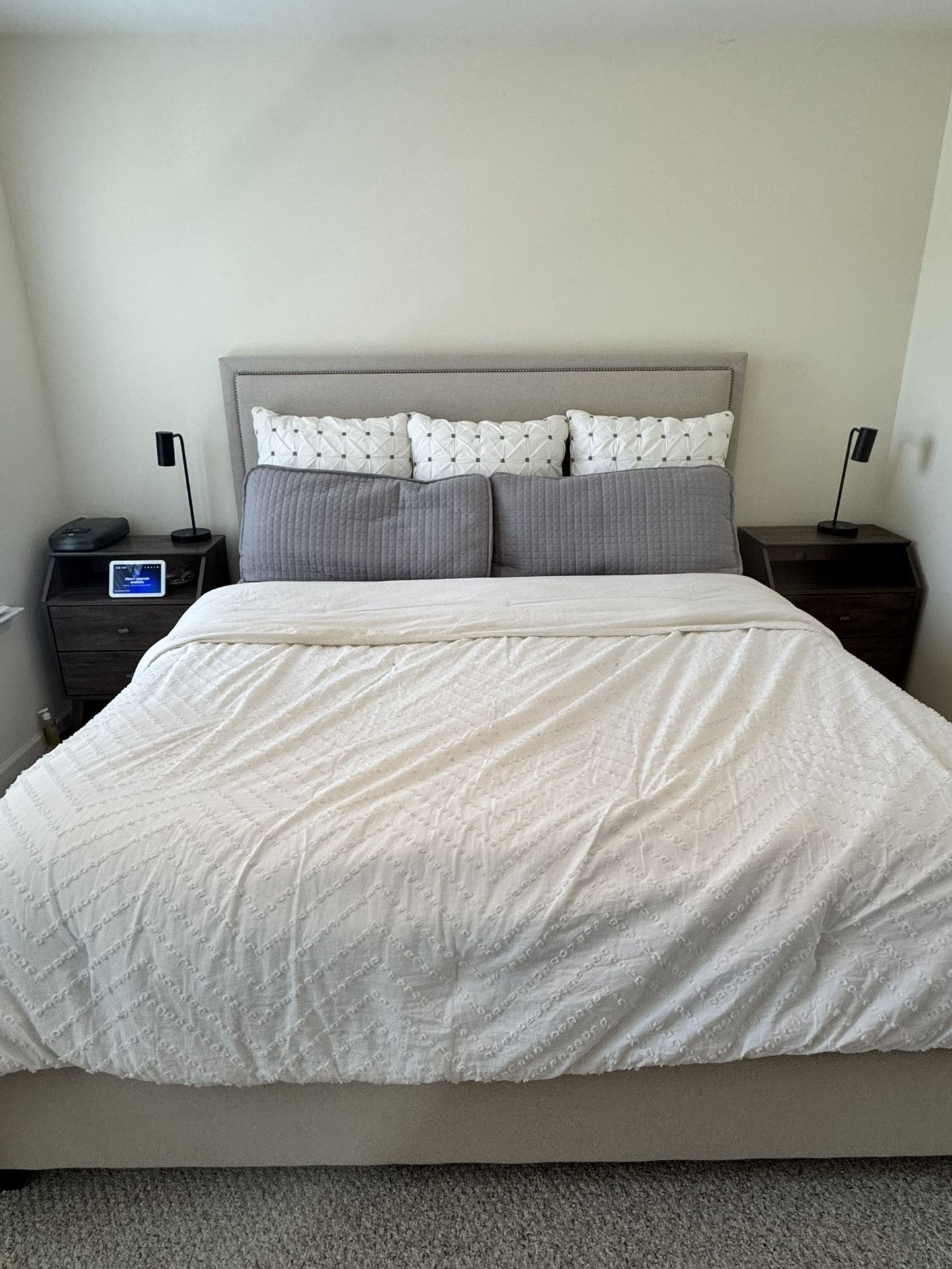 King Size Upholstery Bed Frame - Bassett Furniture