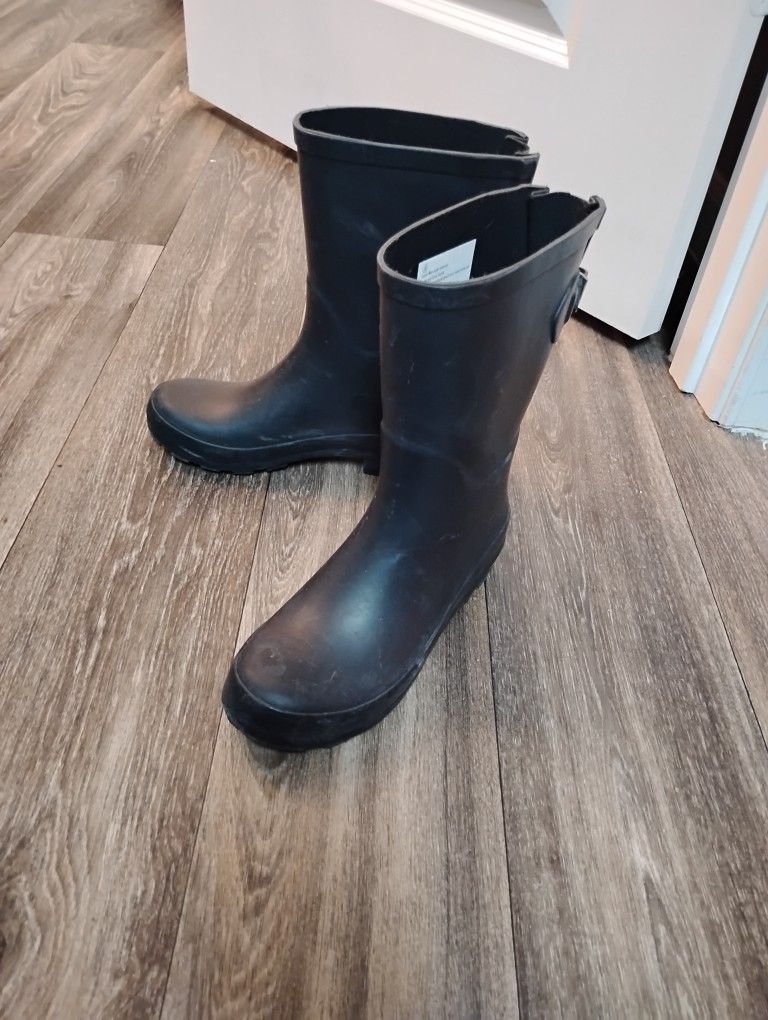 Women’s black mud muck boots size 6