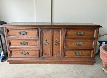 Dresser