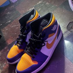 Jordan 1 mid lakers