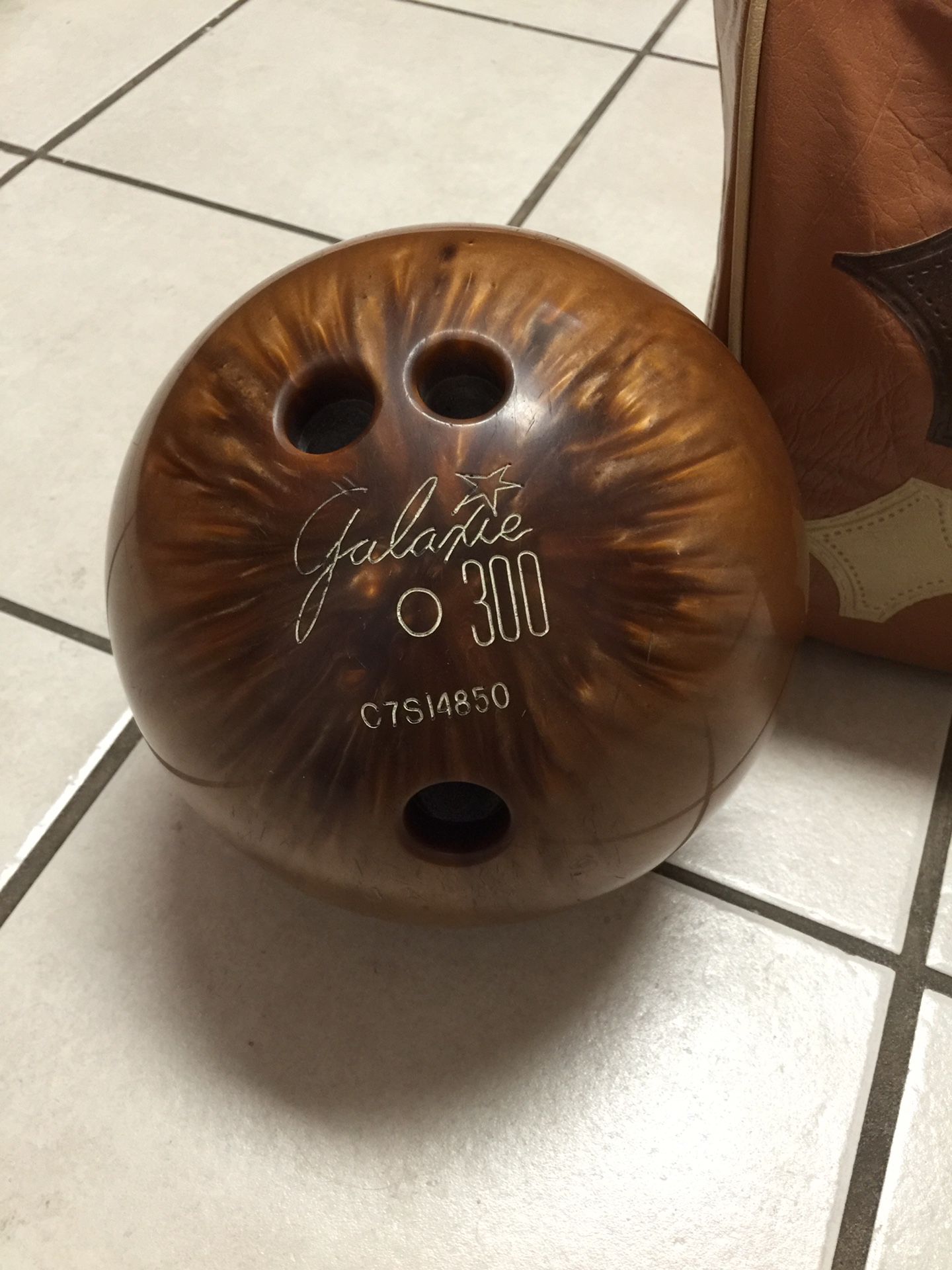 Vintage AJAY Bowling Ball Bag Brown Tan with Ball Rack for Sale in  Victorville, CA - OfferUp
