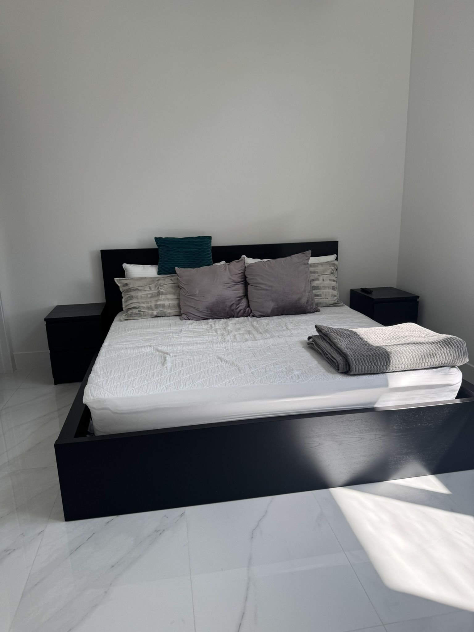  King Bedroom Set (Bed Frame W/ Under storage , Nightstands, Chest  