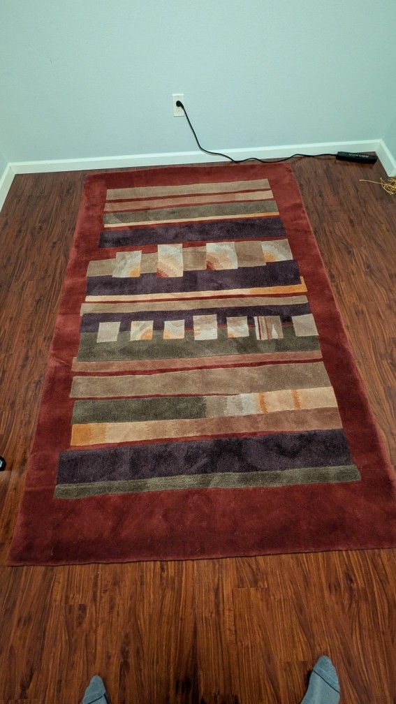 5'6"X8'6" Wool Rug