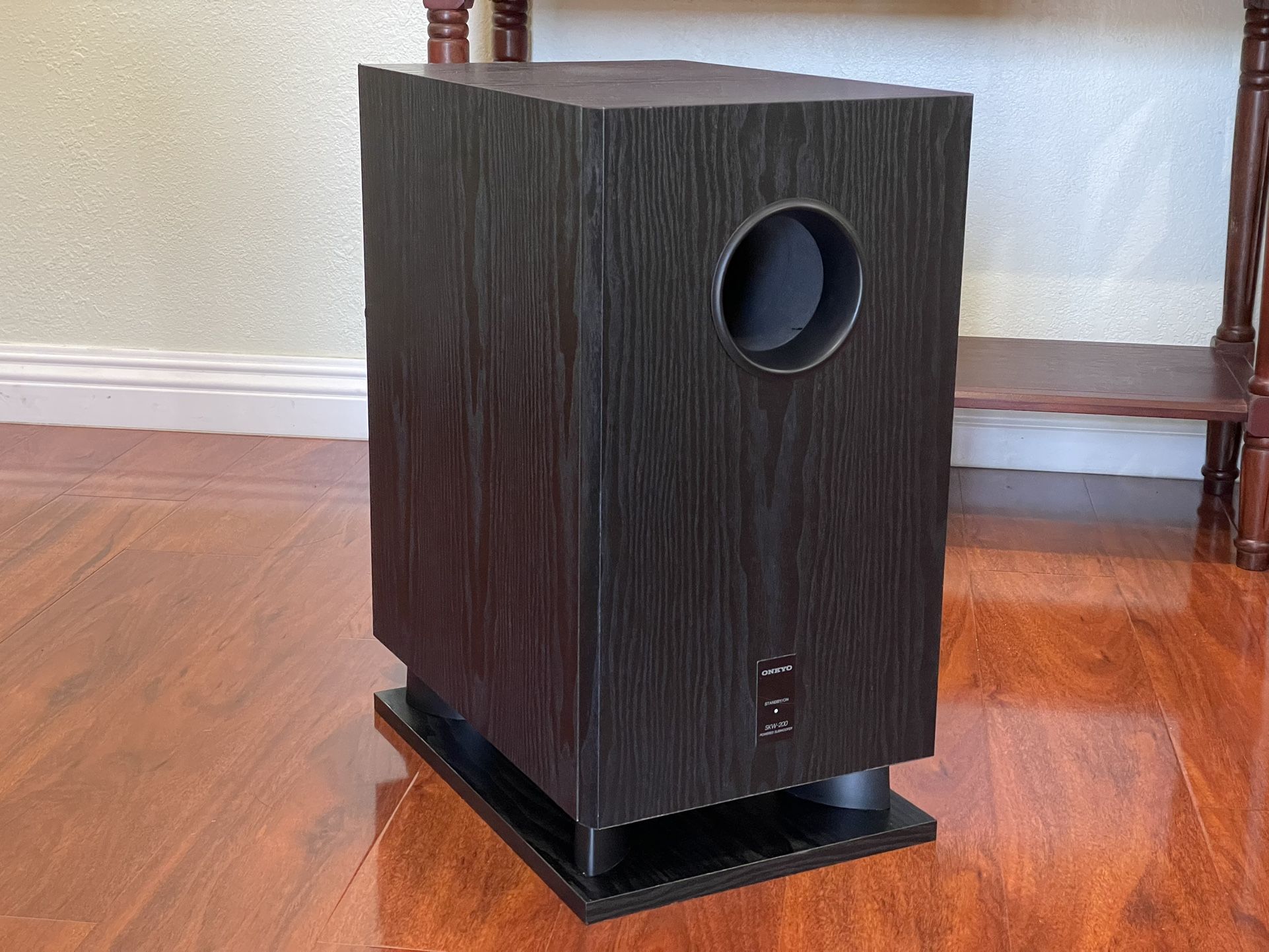 Onkyo SKW-200 Powered Subwoofer 8” 150watts