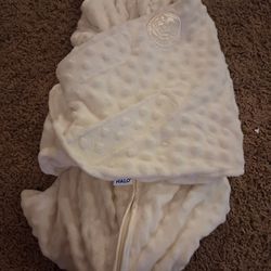 Halo swaddle $5