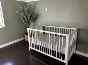 Crate and Barrel Convertible Crib