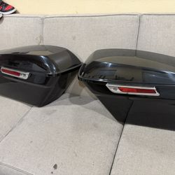 2023 Harley Street Glide Stock Saddle Bags 