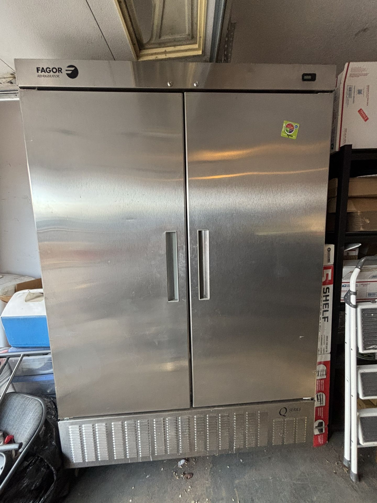 Restaurant grade refrigerator