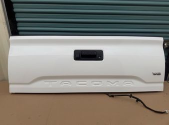 Tacoma tailgate