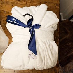 White Tommy Bahama Rob