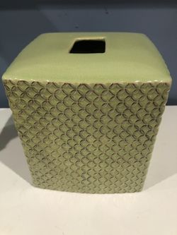 Tissue holder