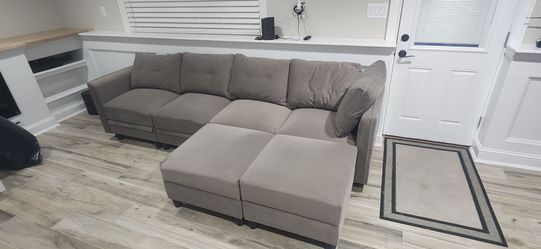Customizable couch with storage