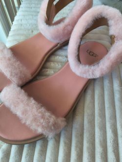 Size 8 - UGG Fluff Springs Sandals Pink - Brand New!