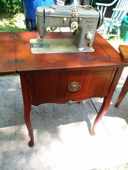 Pfaff Sewing machine excelent condition solid wood