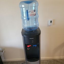 Frigidaire Stand Up Top Loading Water Dispenser 