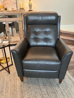 Pair of Gray Leather LazyBoy Recliners!