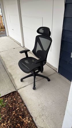 Staples Dexley Ergonomic Mesh Chair