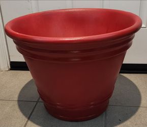 Pittsburg: 15" tall x 17" wide resin planter (new paint)