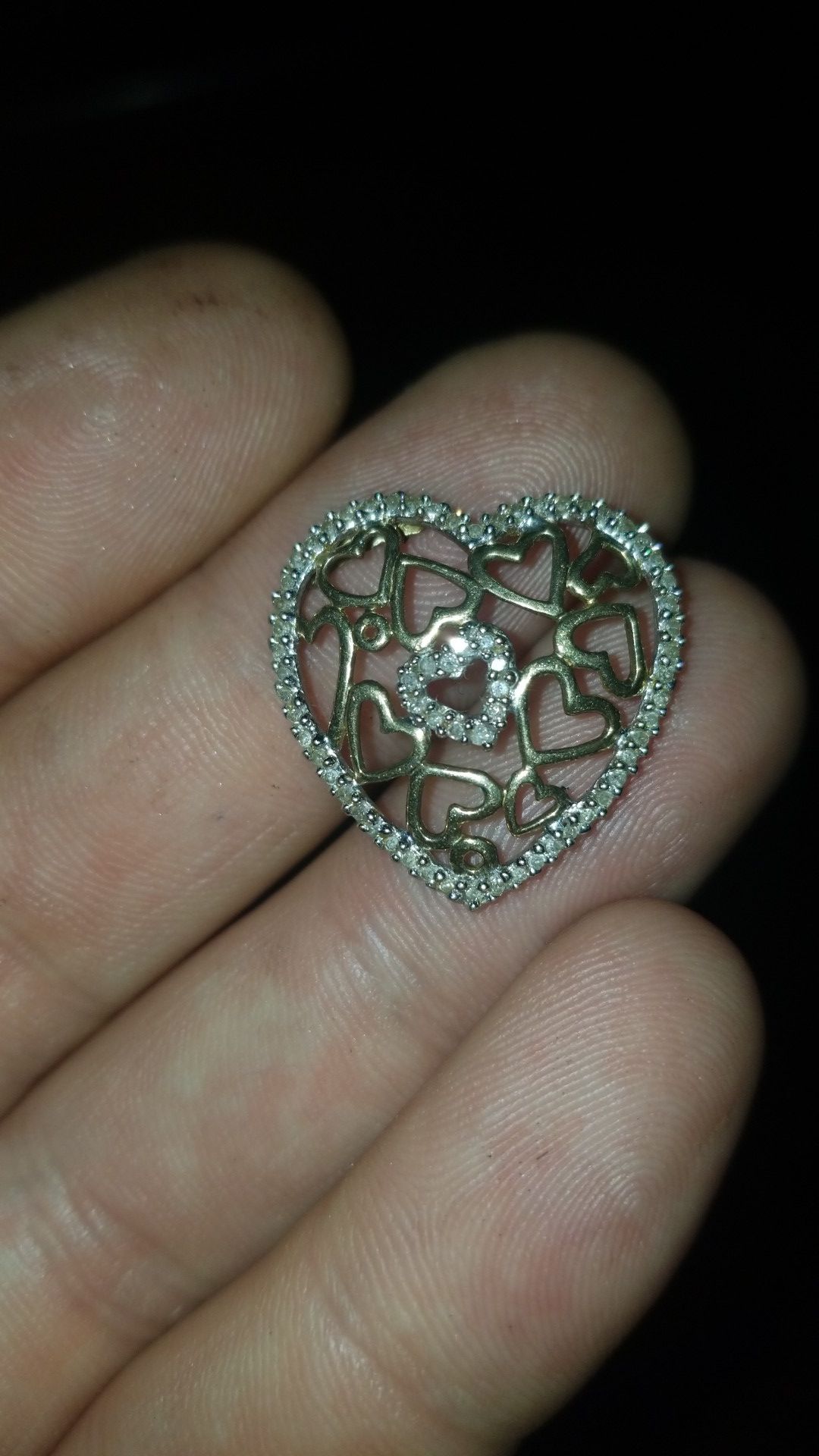 10k gold heart shaped pendent
