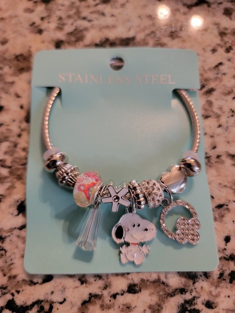 Snoopy Peanuts Charm Bracelet Brand New 