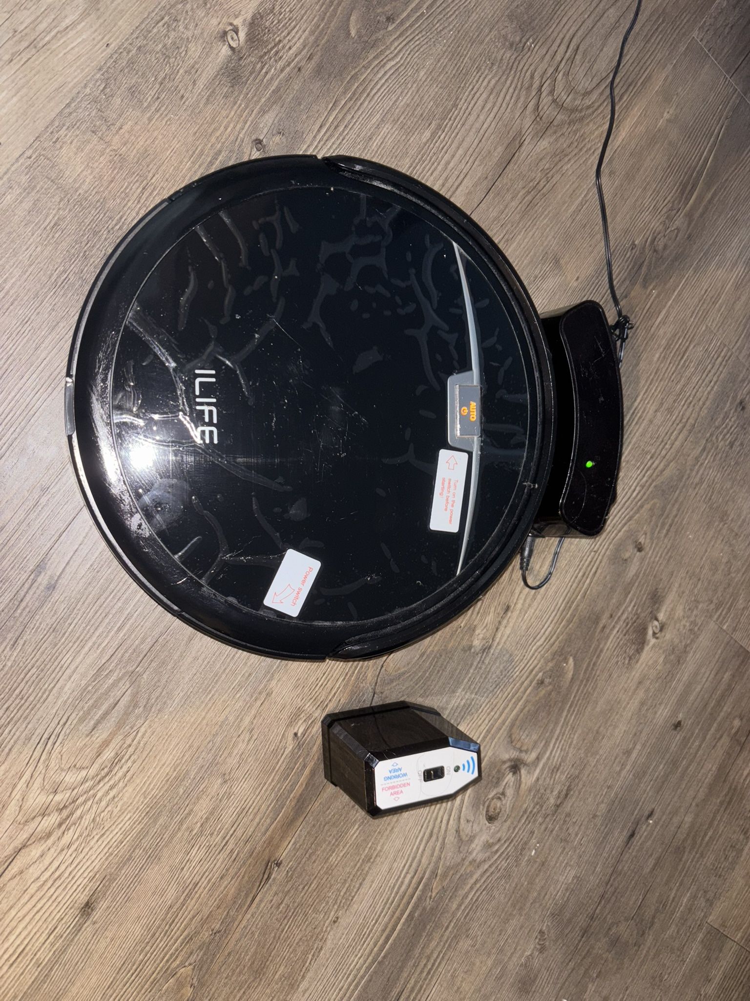 iLife Robot Vacuum Cleaner – Great Condition with Charging Dock & Virtual Wall