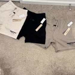 Essentials Shorts 