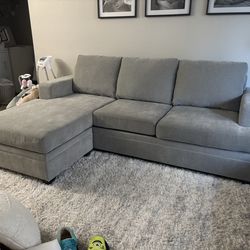 NEW sofa with reversible chaise
