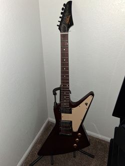 Vintage Explorer Guitar