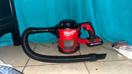 Milwaukee Cordless Compact Vacuum with Battery