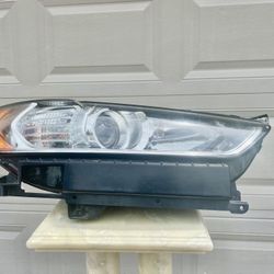 2014 Ford Fusion Titanium Hybrid OEM Headlights (L&R) – Like New