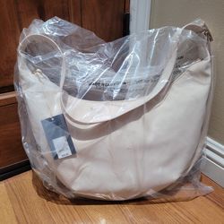 CRESCENT TARGET PURSE! SIZE MEDIUM TO LARGE COMPACITY! OFF WHITE! BNWT! CUTE! RETAILS 30