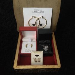 4 piece jewelry bundle