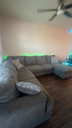 Rooms To Go Copley Court Gray Sectional — Mint Condition — $875