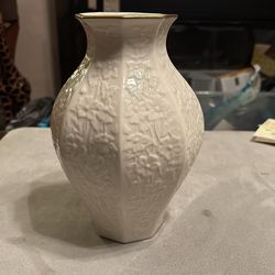 Lennox Porcelain Vase with 24k gold trim