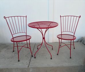 Bistro set table and 2 chairs