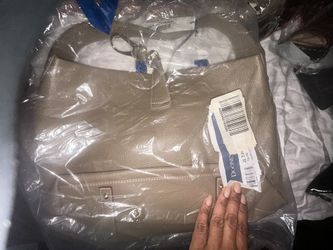 💼✨ Dooney & Bourke Pebble Grain Lock Sac – Bone (NEW)
