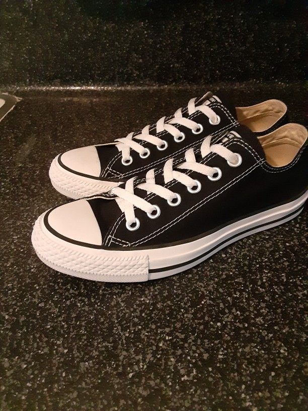Converse womens 6.5 Great Condition 