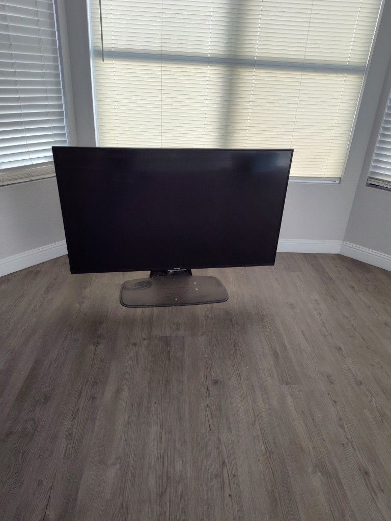 🔥 70” Flat Screen TV – No Plug, Great Deal! 🔥