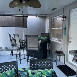 Patio Bar Swivel Chairs set Of 4 With Portable Bar. 