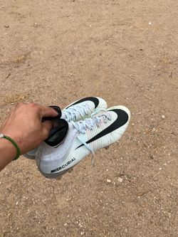 Soccer cleats