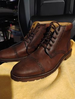 Florsheim Men's Size 10. 5 Fenway Cap Toe Boot