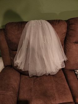 2 Teir Short Wedding Veil With Pearls 