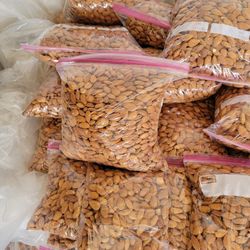 Raw Almonds/Almendra