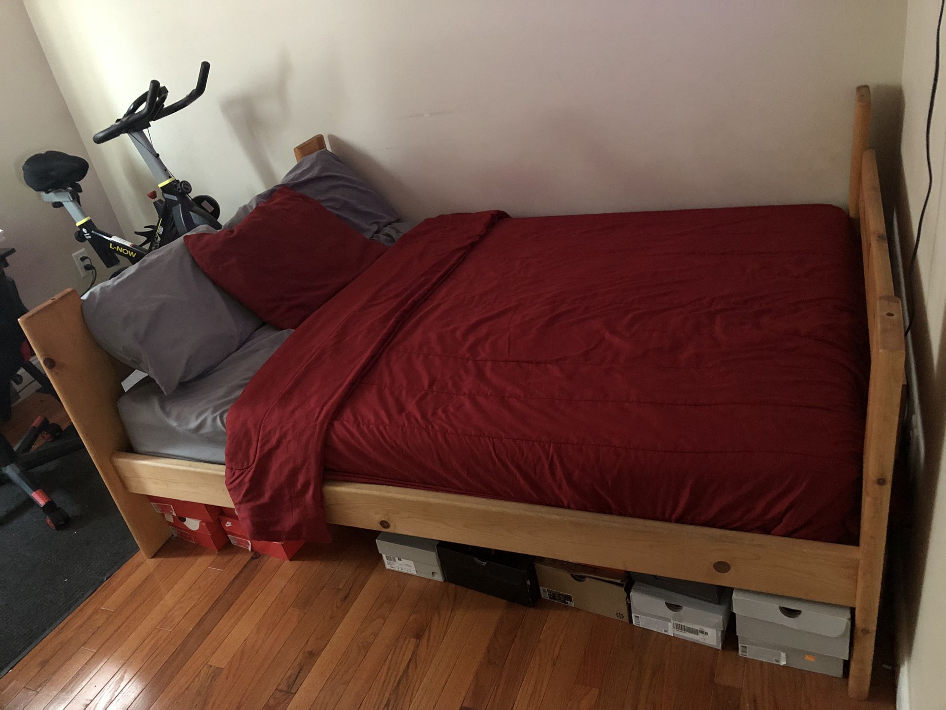 Solid Wood Bed Frame With Used Full Size Mattress 