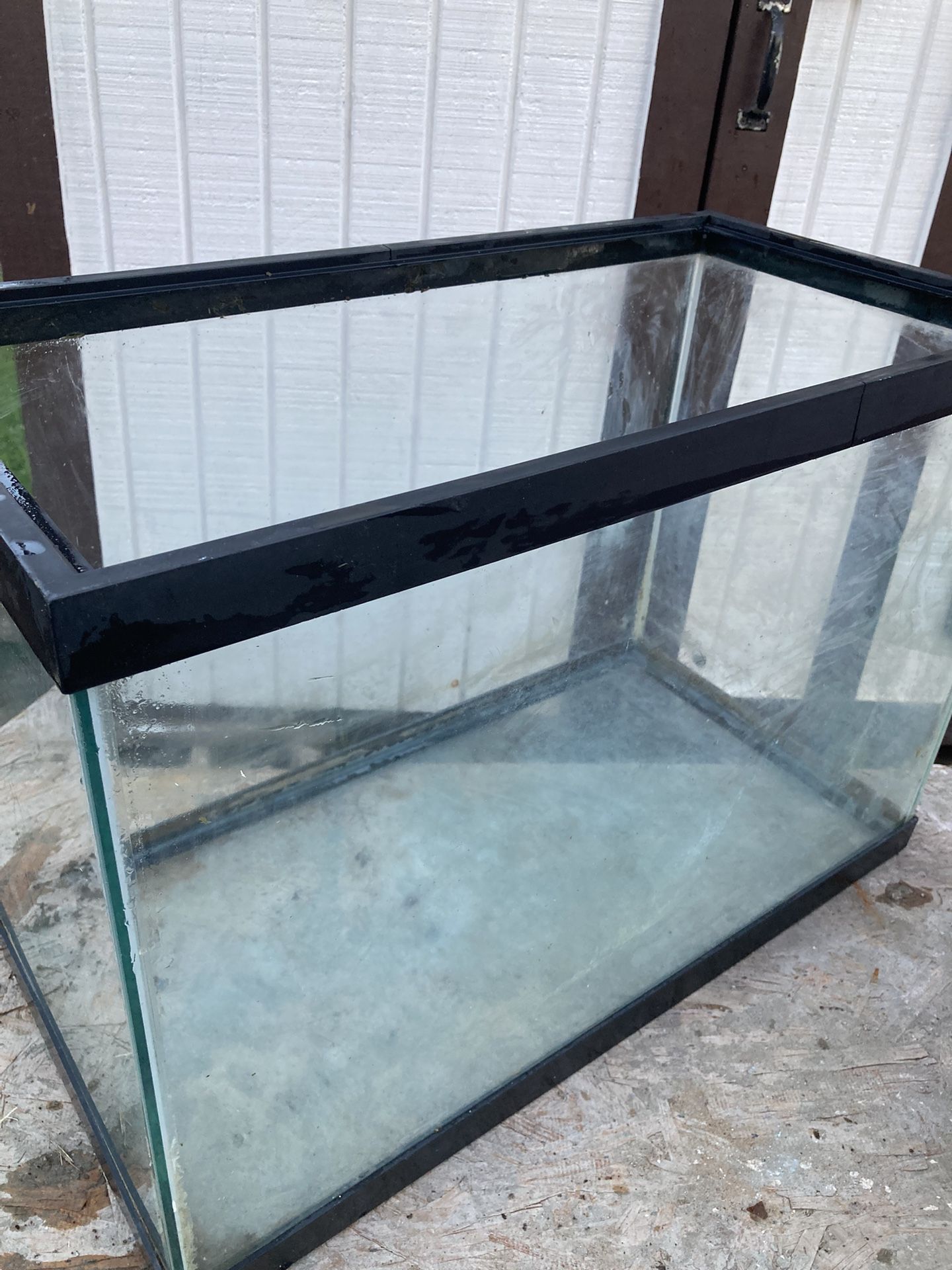 Fish Tank ( Does Not Hold Water Only For Reptiles Or Insects)