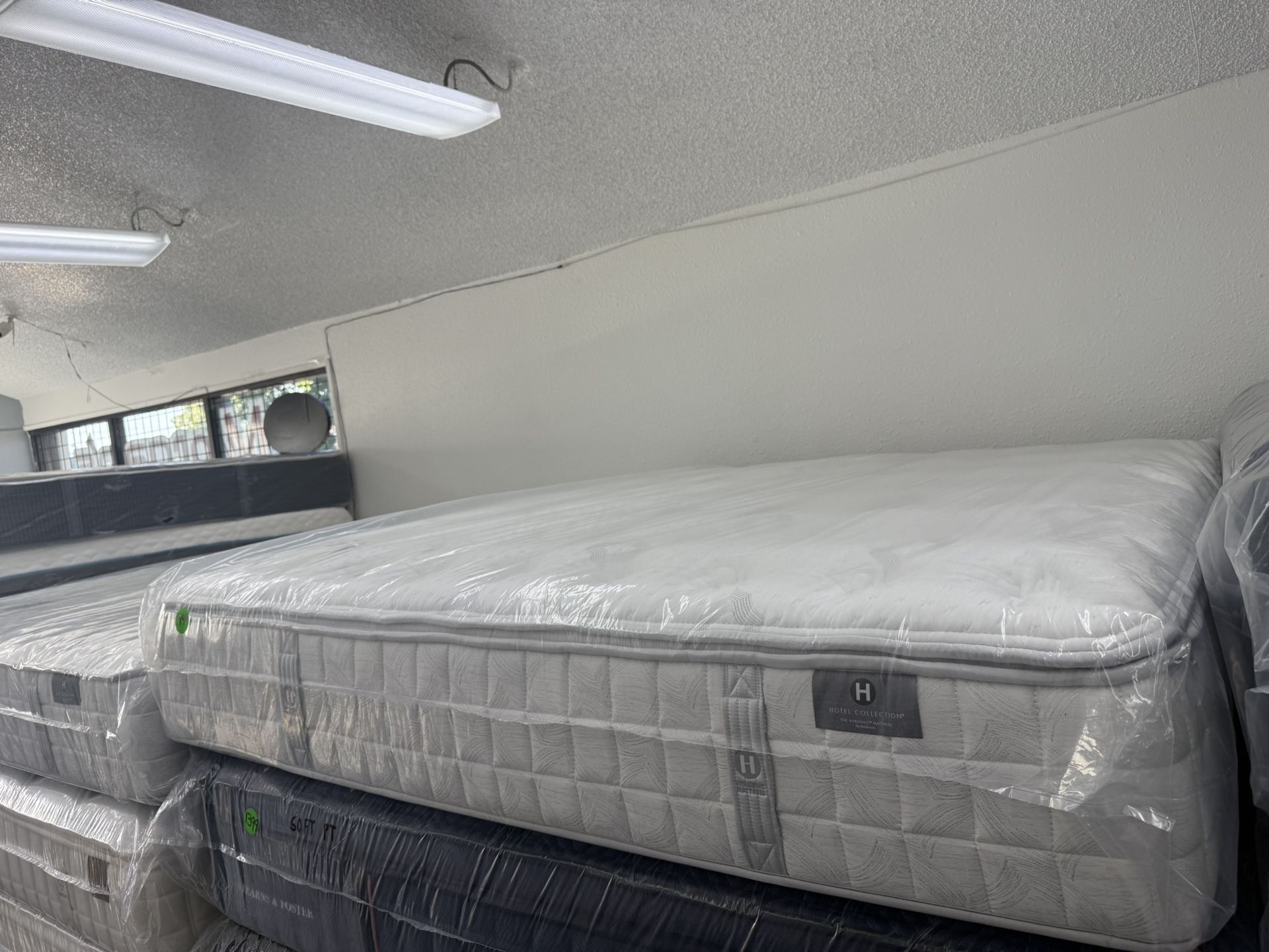 KING SIZE KLUFT AIRELOOM (LUXURY-FIRM) PILLOW TOP MATTRESS & BOX SPRINGS BED SET