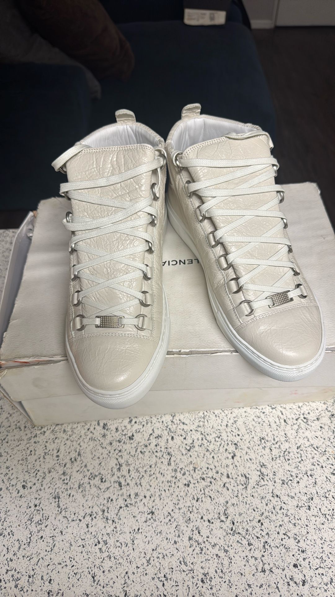 10/10 BRAND NEW ARENA BALENCIAGA’S
