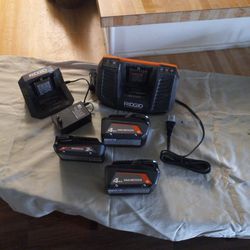 RiDGID  18 V 2 CHARGERS. 3 BATTERYS  2 4Ah And1 2AH LITHIUM MAXOUTPUT 5 ITEMS