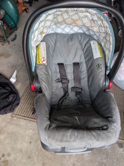 Baby car seat 35$ obo